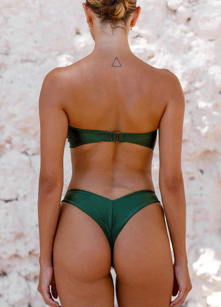 Model wearing Anjuum Yang V bottom Forest Green bikini on the beach.